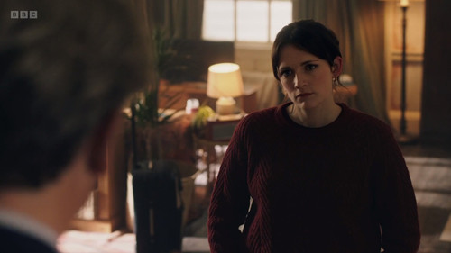 ghosts uk S4e3 thehardestword (300)