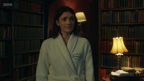 ghosts uk S4e3 thehardestword (731)