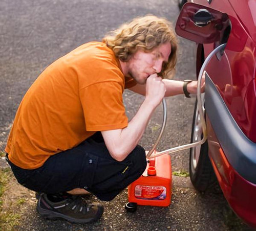 how to siphon gas with a garden hose 4.jpg