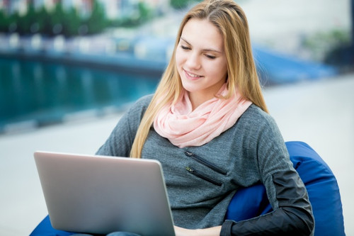 smiling girl with a laptop 1163 465