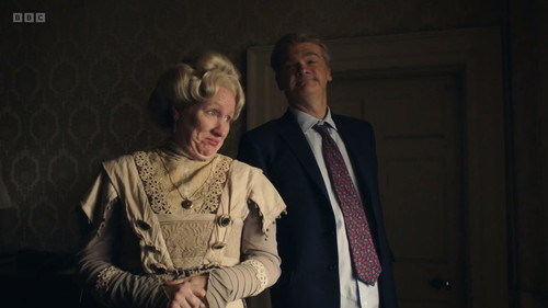 ghosts uk s4e1 HappyHoliday (677)