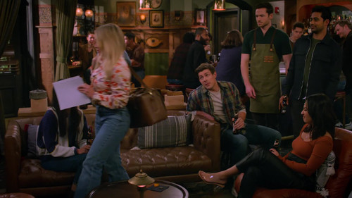 How.I.Met.Your.Father.S01E08.The.Perfect.Shot.1080p.WEBRip.2CH.x265.HEVC PSA 005.jpg