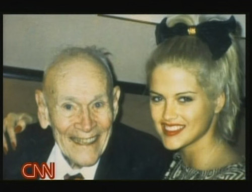 cap The Anna Nicole Show S01E02 The Introduction of Bobby Trendy 00 13 02 06.jpg