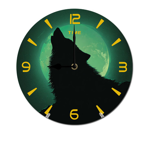 a wolf howls at night 003 01.jpg