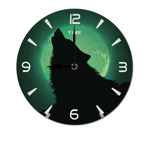 a wolf howls at night 001 01.jpg