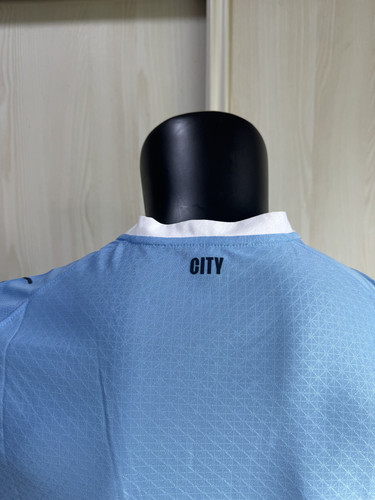 Man City 25 26 Home 04.jpg
