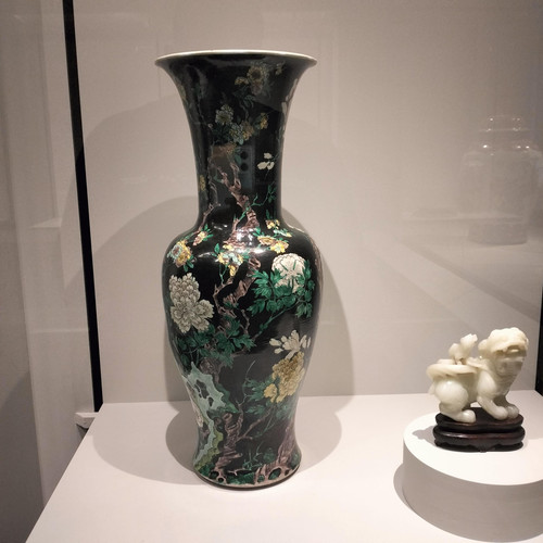 Black Vase with two pheasants on a rock with peony trees and magnolia (1662 1722) China, Qing dynast.jpg