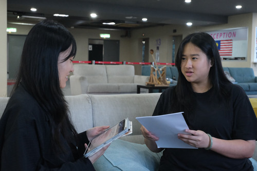 团队成员采访马来西亚中医学专业学生2.jpg