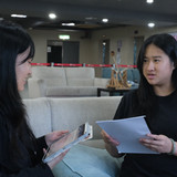 团队成员采访马来西亚中医学专业学生2