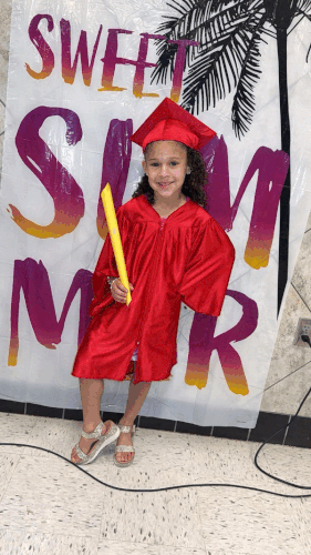 Ma poupee a fini ses classes vacances ete jusqu'a debut Septembre.gif