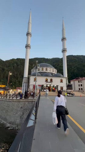 uteyDBlFz1Gu0b h.jpg