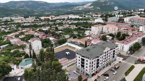 Xv8x2ZHXrnqzcg H.jpg