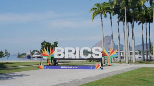 uxWxWwNcroR tXYE.jpg