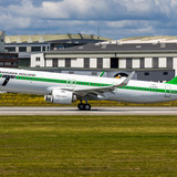 686e8434a2d36b467e5ebefd Transavia A321N PH YHD Retro Livery July 9 2025 (3)