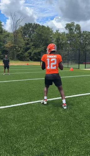 CWRNwsLjQuA4vZh .jpg