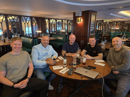 GsrWm6LWoAAj0p8.jpg