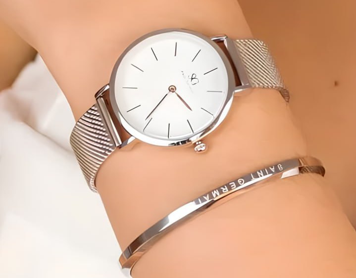 Relógio Prateado Feminino Saint Germain Harlem Silver 32mm Fundo Branco