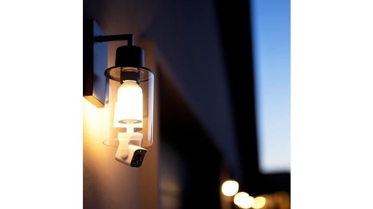 Wyze’s latest smart bulb is also a camera