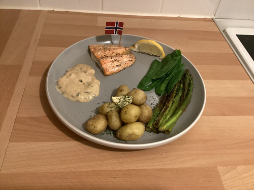 GsyPHzdWgAAduGW.jpg