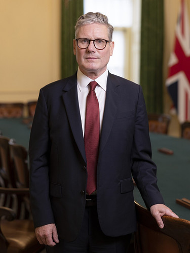 1024px Prime Minister Sir Keir Starmer Official Portrait %28cropped 2%29.jpg