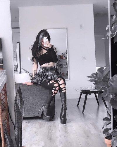 just on the horizon ☀️ repost sorry lol use code kittenxx25 to get 25% off ) from @nevstudiostreetwe.jpg