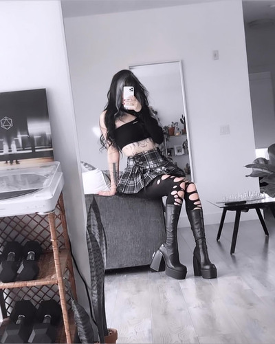 just on the horizon ☀️ repost sorry lol use code kittenxx25 to get 25% off ) from @nevstudiostreetwe.jpg