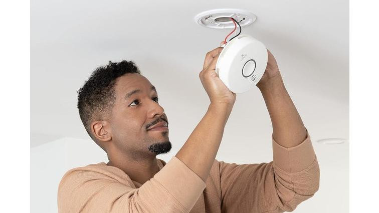 Kidde Smart Smoke Detector instalado no teto