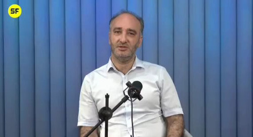 iI4Y2vrayUYBaze .jpg