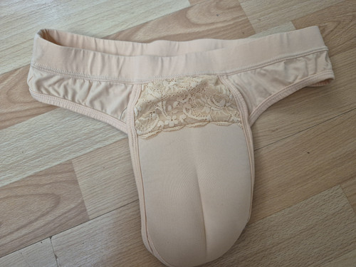 Cameltoe Höschen.jpg