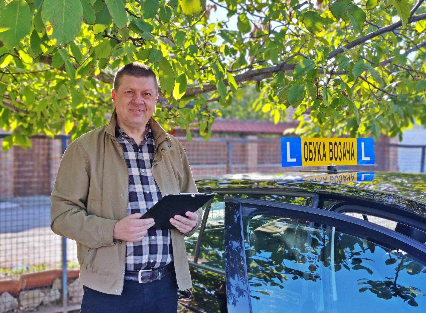 PREDRAG JE 15 GODINA RADIO KAO INSTRUKTOR VOŽNJE, A ONDA JE SMISLIO NEŠTO NOVO – Otvorio je prvu auto-školu u Srbiji posvećenu TRUDNICAMA!