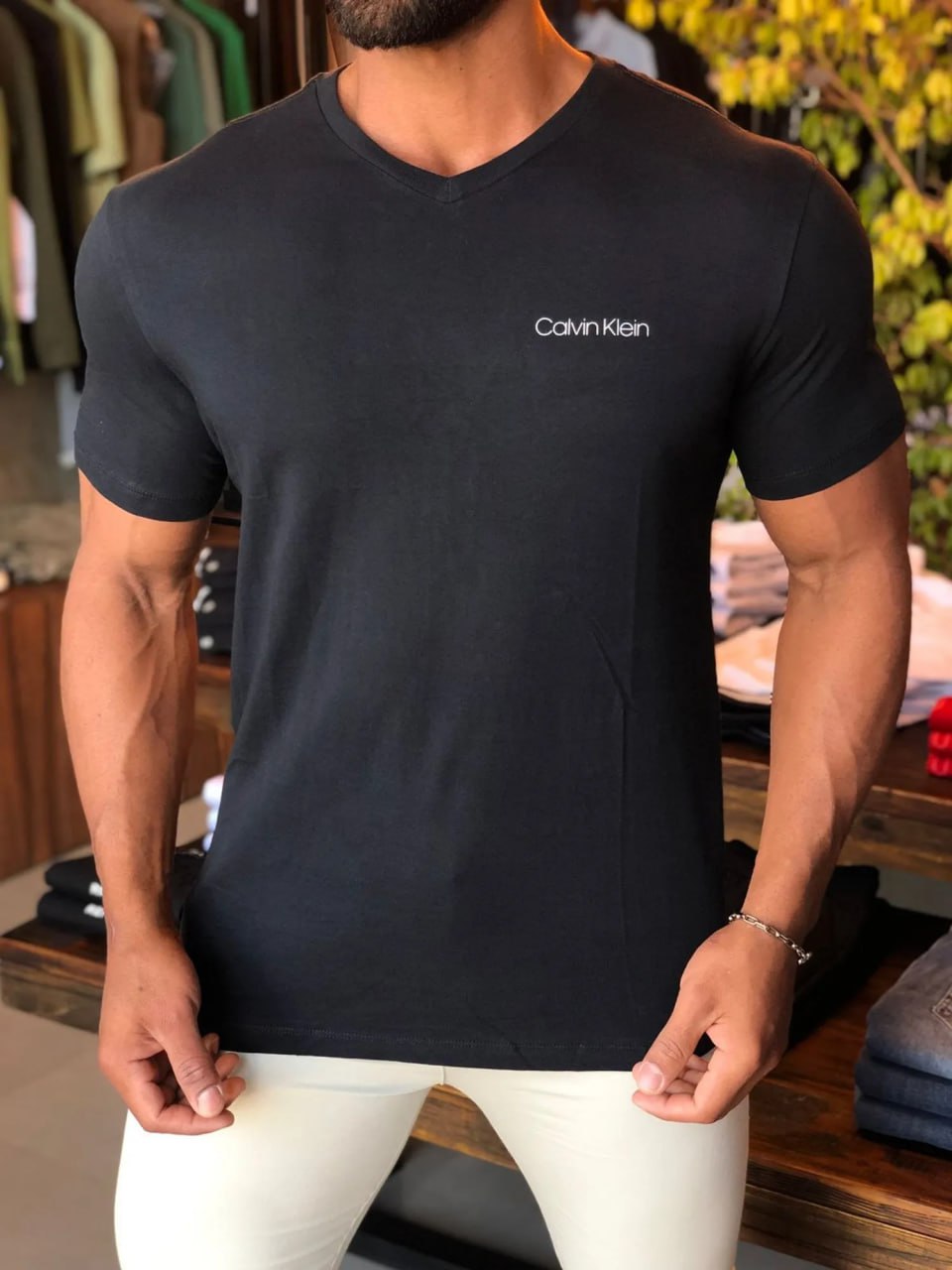 Camiseta Calvin Klein Swimwear V-neck Slim Fit Logo Preta