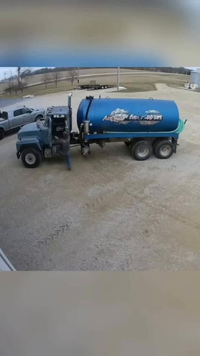 gV9cElXgBj gLG4E.jpg