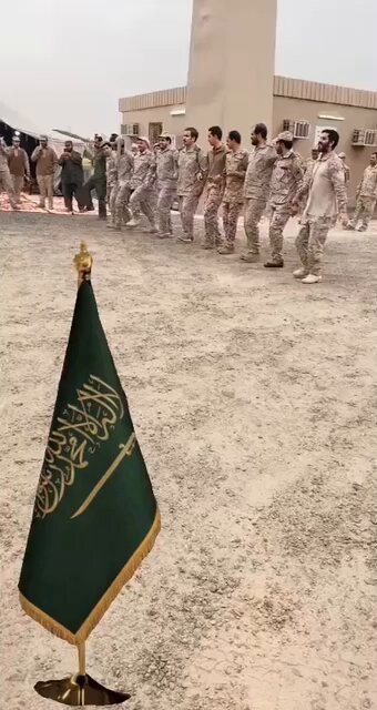 A Cr0m65POO58ZGo.jpg