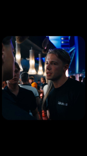 jV La4HkOMaX3qlH.jpg