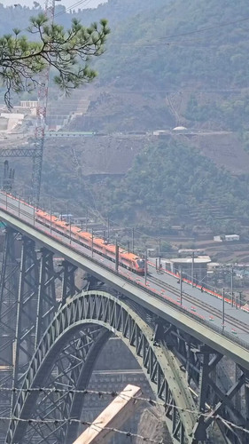 Q6 4IrBsjZ2IuyVA.jpg