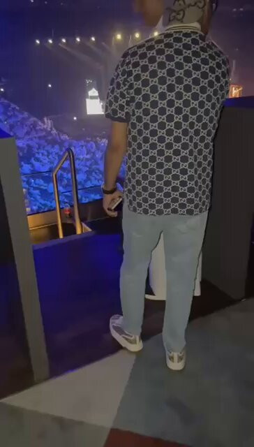 y29aeLFxWA6dj6TN.jpg
