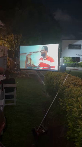 UWSTfpXGCmVG XeZ.jpg