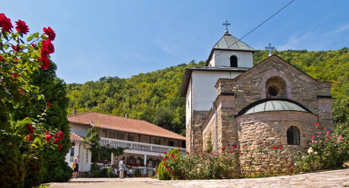 manastir Petkovica Stragari.jpg