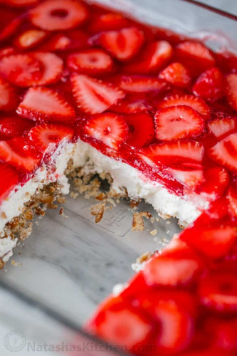 Strawberry Pretzel Salad 3 768x1152.jpg