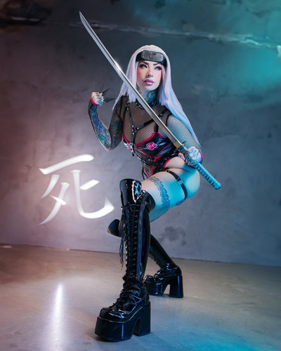 AKATSUKI TIME Niente coniglietti pasquali ma una Bunny ninja con katana affilata negli scatti di @gi