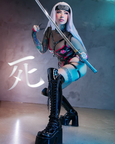 AKATSUKI TIME Niente coniglietti pasquali ma una Bunny ninja con katana affilata negli scatti di @gi