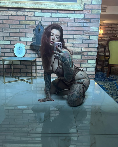 Romantic retró vibes in my first time on Budapest Which shot do u like more Soon on 🩵 #romantic (1)