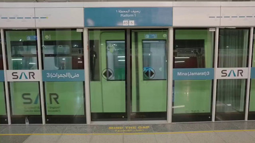 MLkJ0FUaN4l1ax4J.jpg