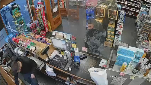 zA0 MNX1E7R6Puek.jpg