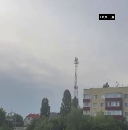 KdjekrueWLe88ByJ.jpg