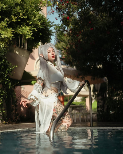 WATER FRIEREN 🦆 quale tra queste foto preferiteIo assolutamente sempre e solo con i cosplay sobri e 