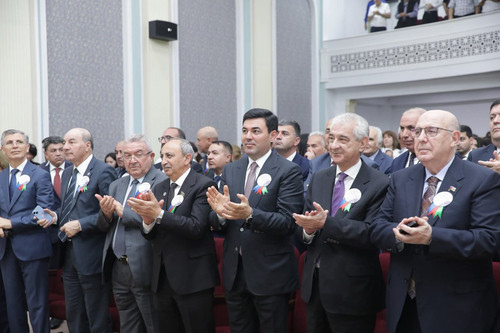 GssAuy XIAA aB5.jpg