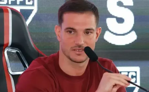 Cédric destaca evolução do São Paulo sob comando de Zubeldía em comparação a Crespo