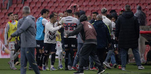 Roger Machado e Cédric protagonizam confusão em partida entre Inter e São Paulo