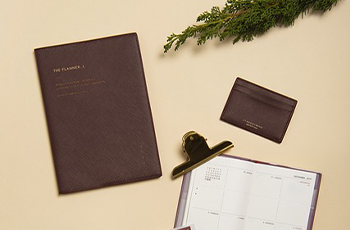 Office Holiday Decorating: Ideas That Spark Joy and Team Spirit.jpg